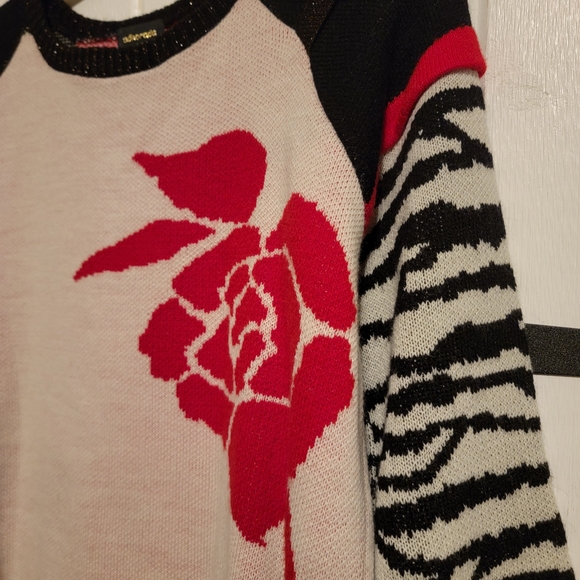 Adhorada Womens Sweater Black Red Rose Sweater Knit Long Sleeve Size Medium - Picture 2 of 5